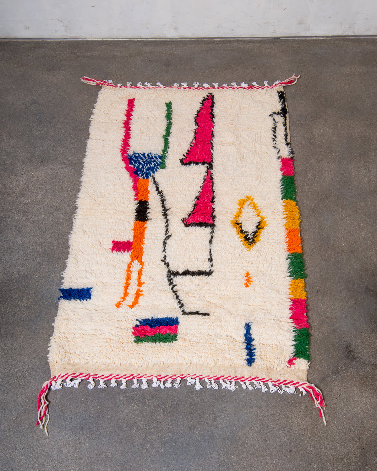 Modern designer handcrafted Berber rug from Morocco. Azilal rug with beautiful colours and patterns. Made of sheep’s wool and colourful cotton.